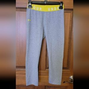 womens Under Armour small legging capris gray 22" length